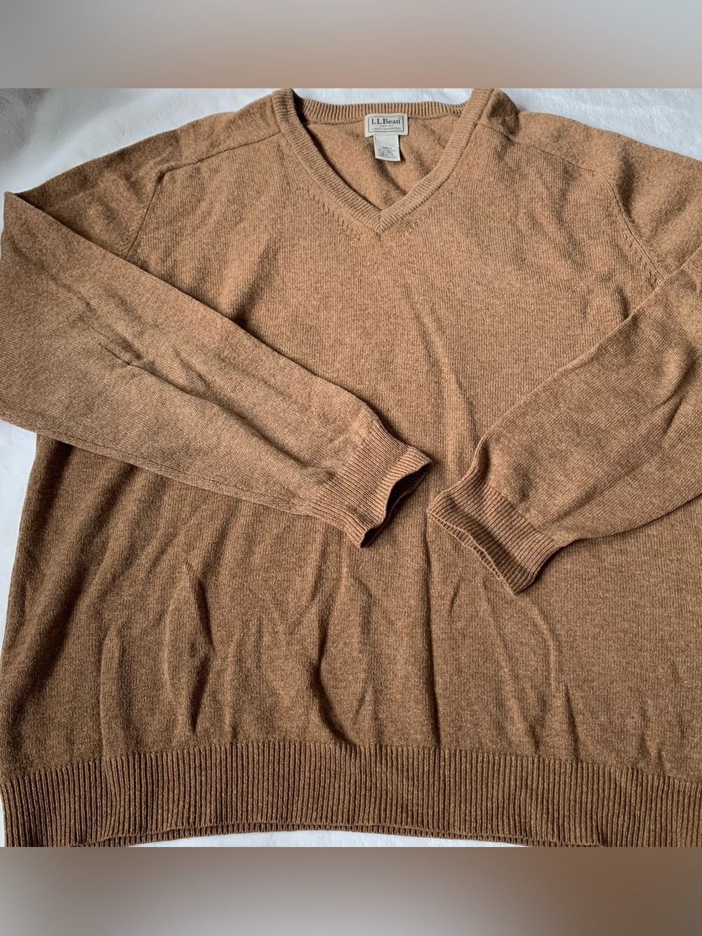 L.L. Bean Men's 100% Lambswool V-Neck Sweater in Camel Size XL